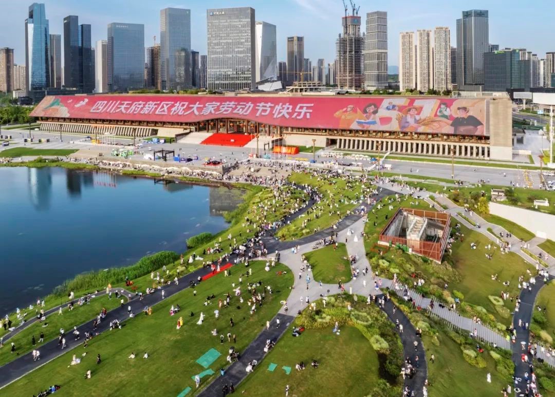 △图据成都日报 摄影/雷云